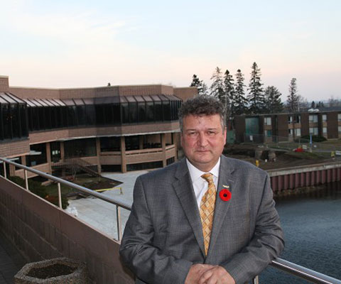 Brian Stevenson, recteur, Lakehead University.