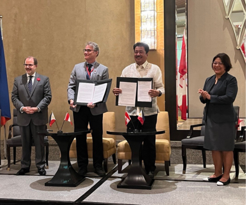 Philip Landon, interim president and CEO of Universities Canada and Dr. J. Prospero De Vera, chairperson of the Commission on Higher Education in the Philippines signing the MOU. H.E. David Hartman, Ambassador of Canada to the Philippines, is also present.